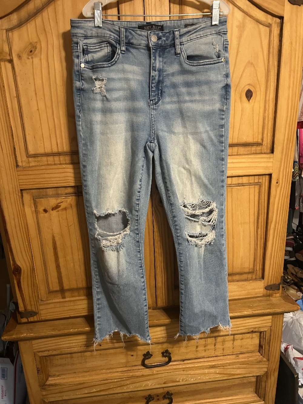 Judy Blue Distressed Straight Cropped Jeans